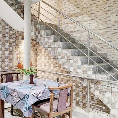 Pyrenees Homestay Agra  Zewnętrze zdjęcie
