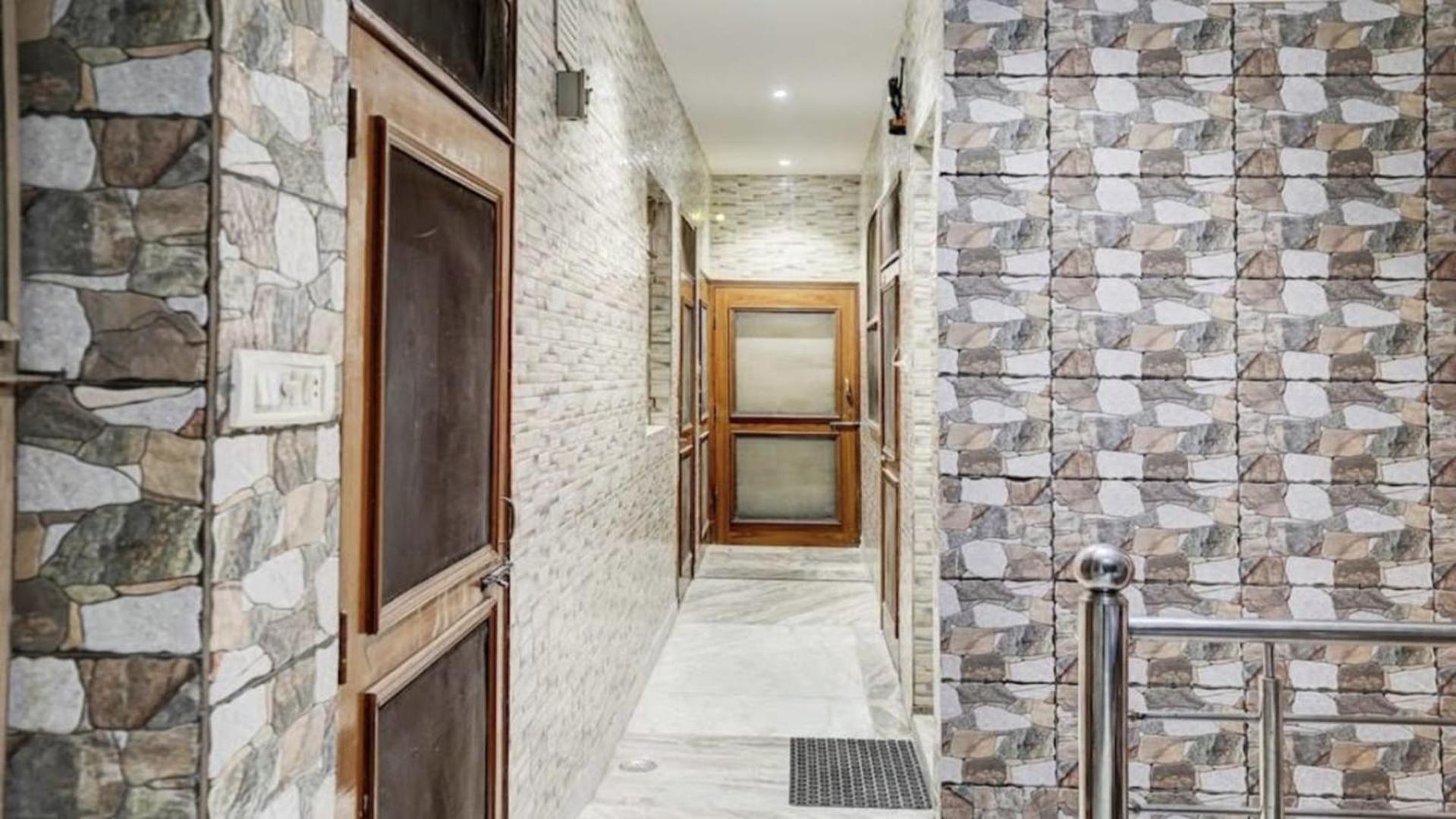 Pyrenees Homestay Agra  Zewnętrze zdjęcie