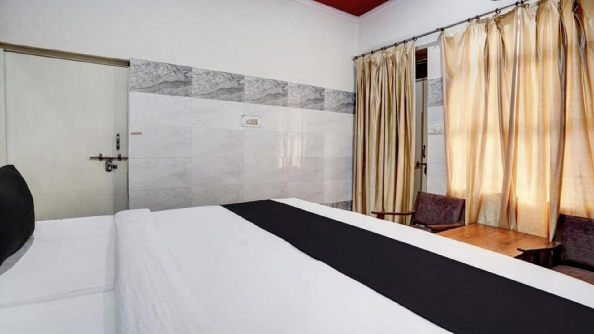 Pyrenees Homestay Agra  Zewnętrze zdjęcie