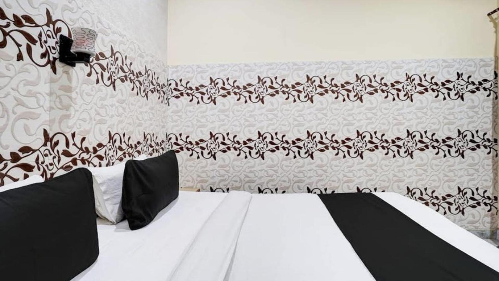 Pyrenees Homestay Agra  Zewnętrze zdjęcie
