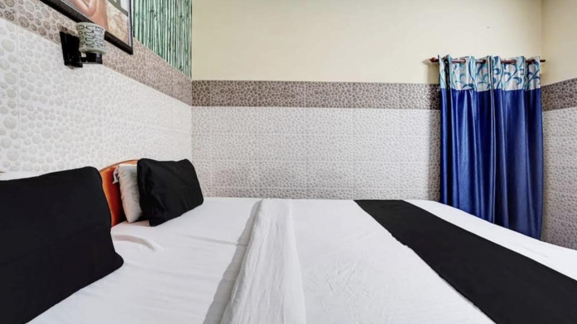 Pyrenees Homestay Agra  Zewnętrze zdjęcie