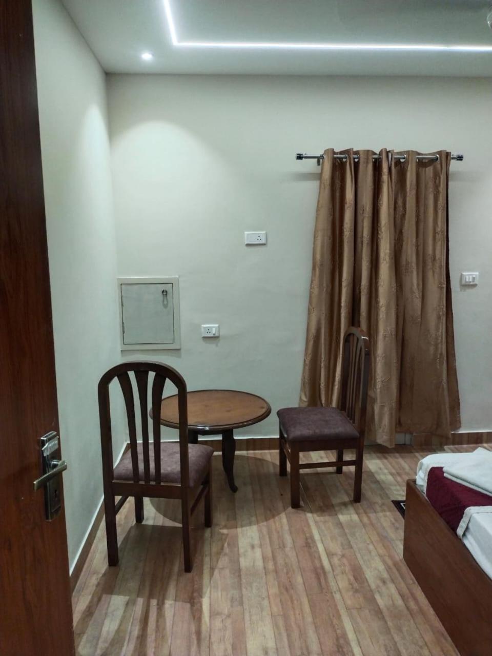 Pyrenees Homestay Agra  Zewnętrze zdjęcie