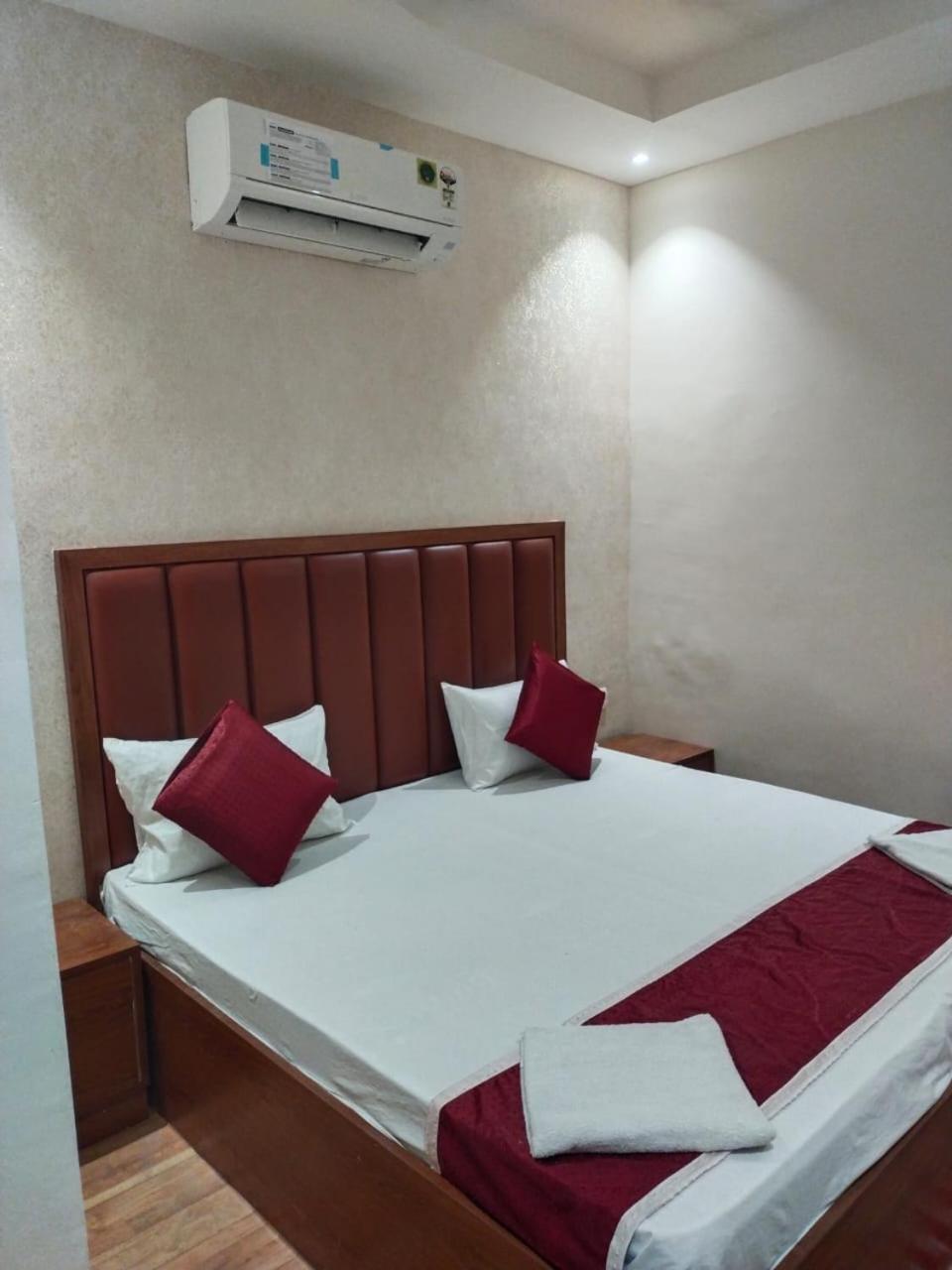 Pyrenees Homestay Agra  Zewnętrze zdjęcie
