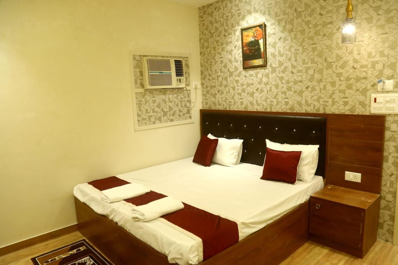Pyrenees Homestay Agra  Zewnętrze zdjęcie