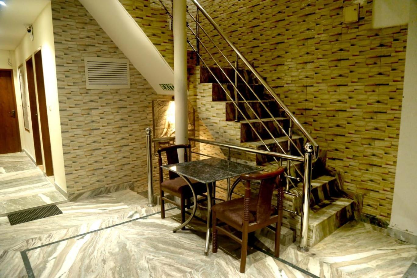 Pyrenees Homestay Agra  Zewnętrze zdjęcie