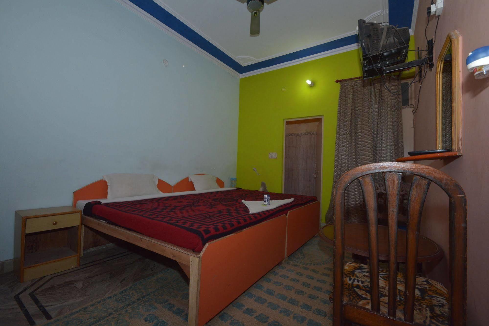 Pyrenees Homestay Agra  Zewnętrze zdjęcie