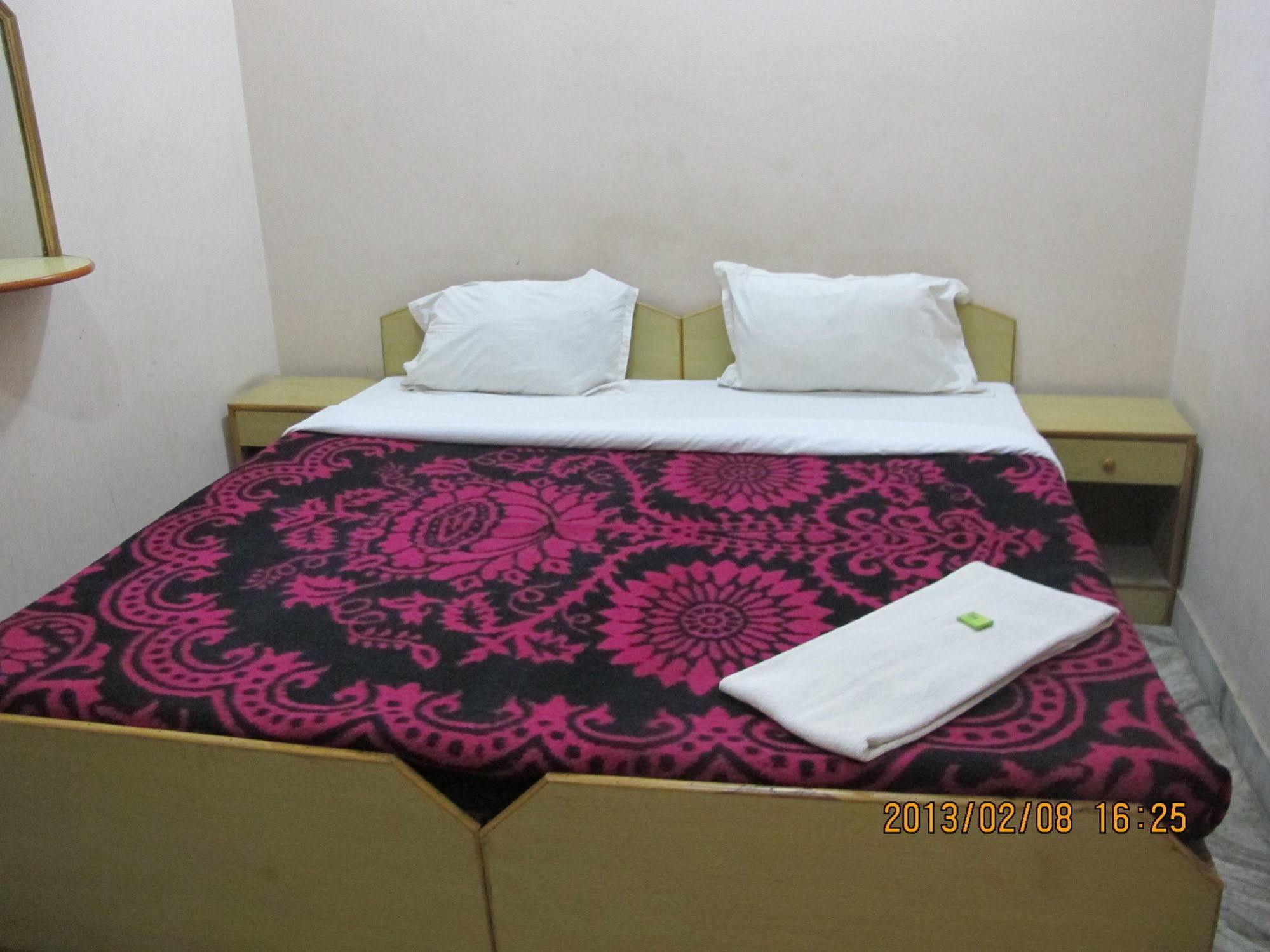 Pyrenees Homestay Agra  Zewnętrze zdjęcie