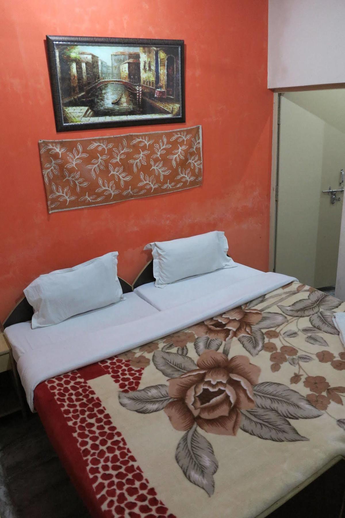 Pyrenees Homestay Agra  Zewnętrze zdjęcie
