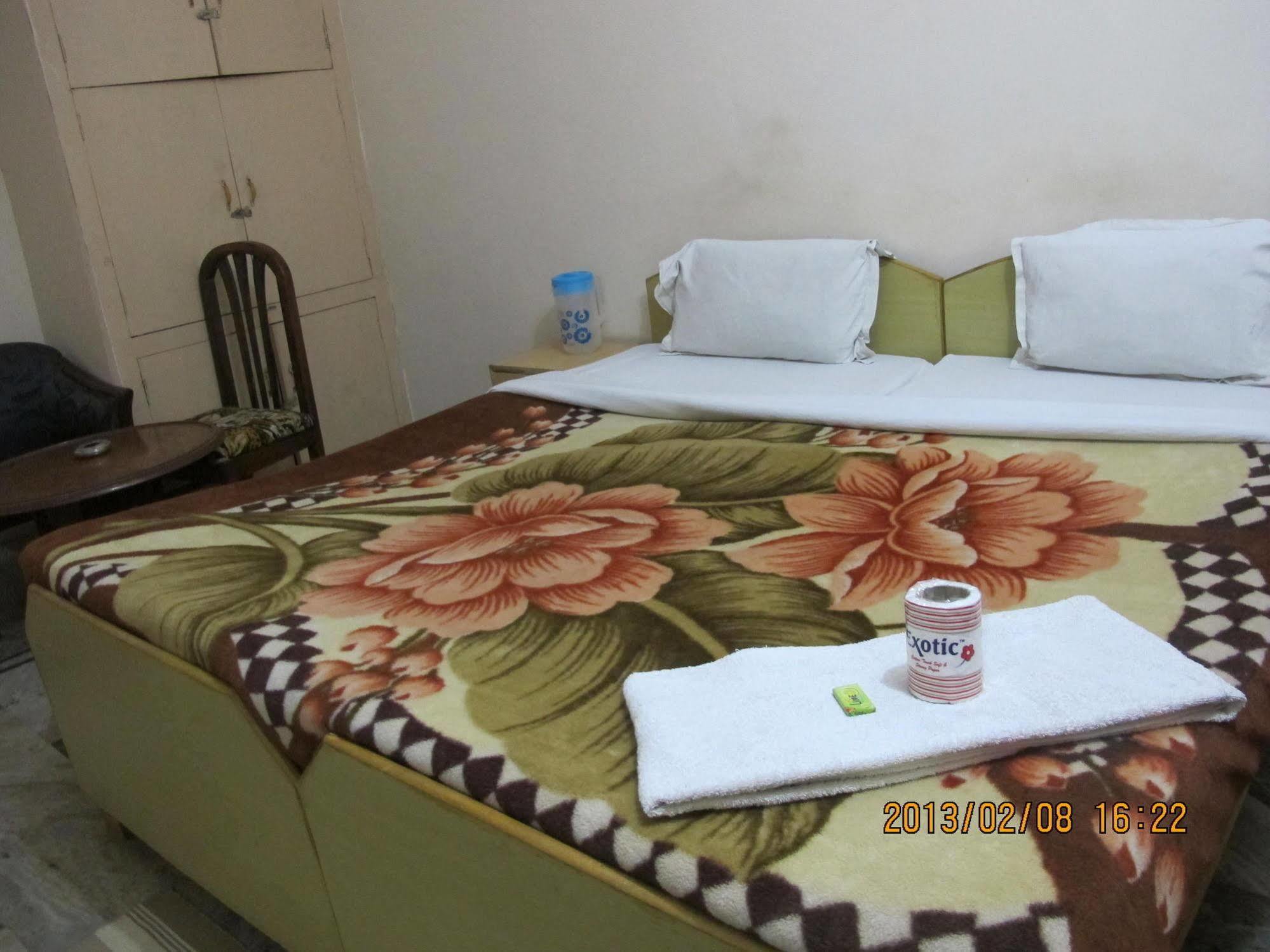 Pyrenees Homestay Agra  Zewnętrze zdjęcie