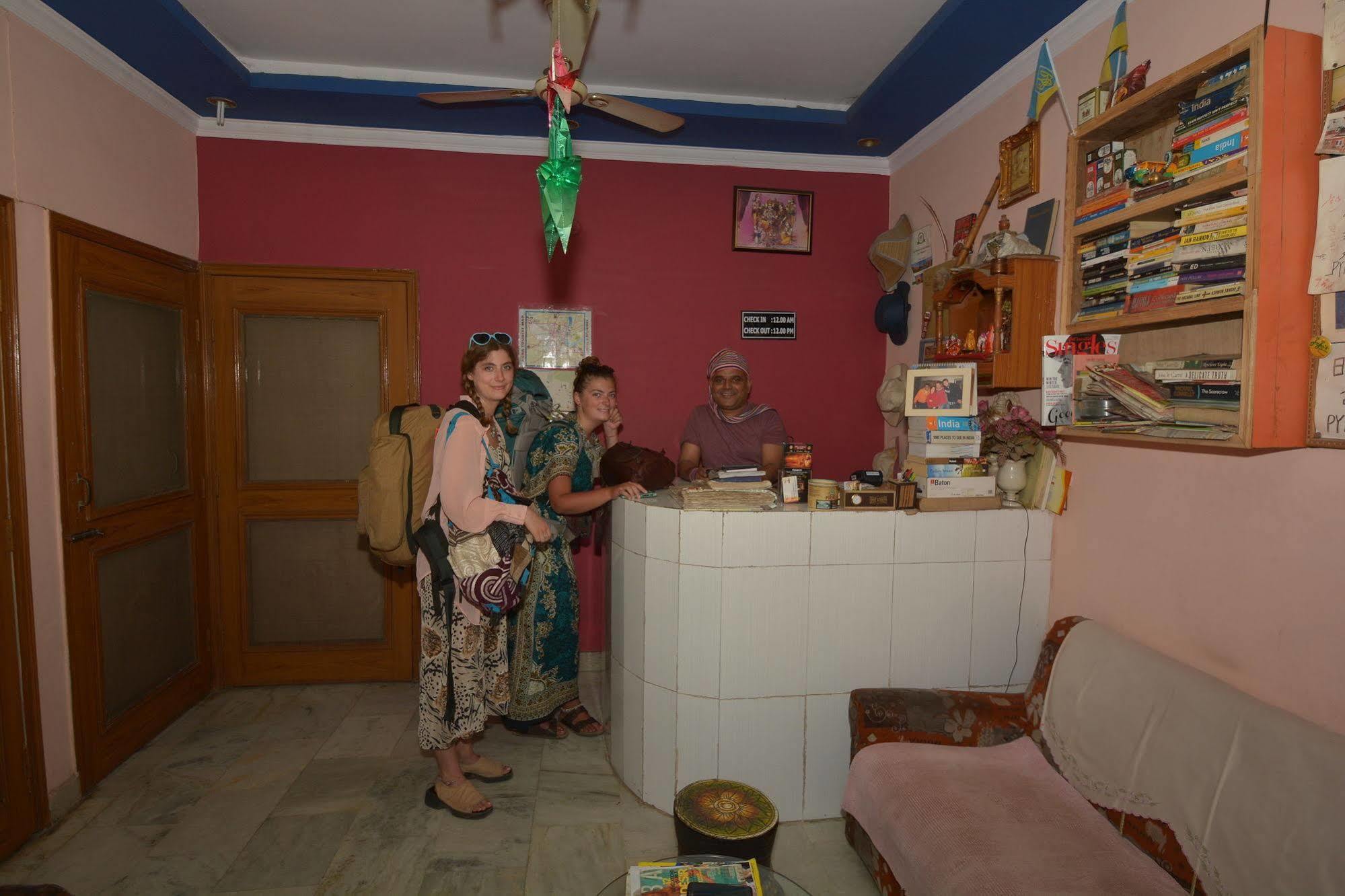 Pyrenees Homestay Agra  Zewnętrze zdjęcie