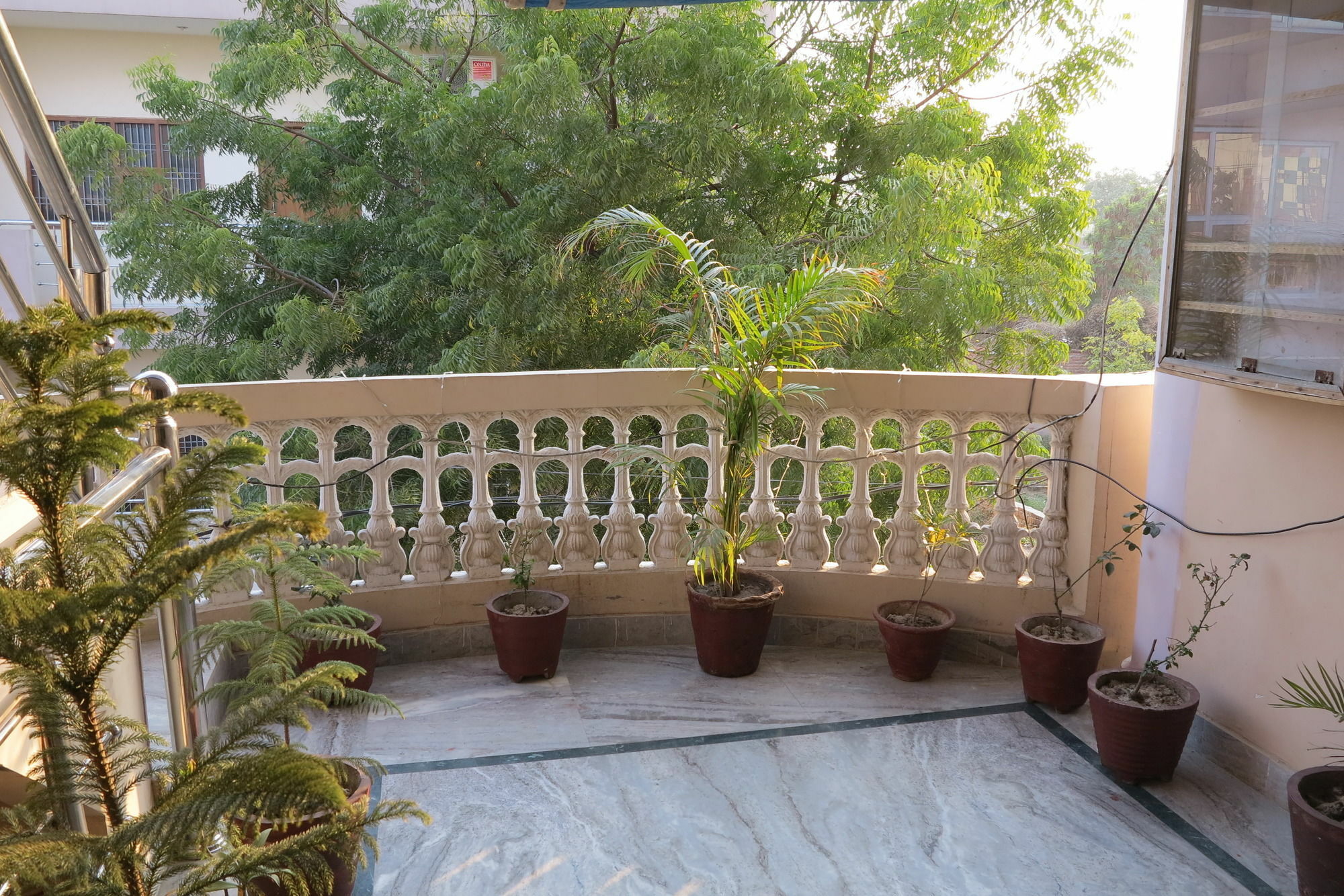 Pyrenees Homestay Agra  Zewnętrze zdjęcie